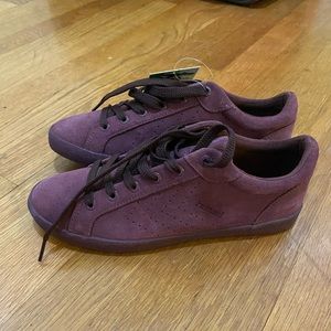 New with tag purple Hummel women’s sneakers.